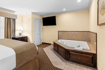 Suite, 1 King Bed, Non Smoking, Jetted Tub