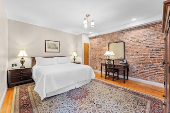Deluxe Room, 1 King Bed (Jacuzzi King)