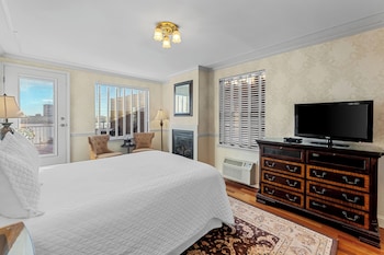 Premium Room, ONE QUEEN BED LARGE ROOM WITH LARGE PATIO RIVER VIEW
