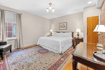Deluxe Room, 1 King Bed (Jacuzzi King)