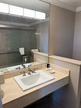 Premium Room, 1 QUEEN BED with the Riverview