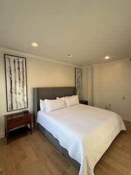 Standard Room-1 King Bed