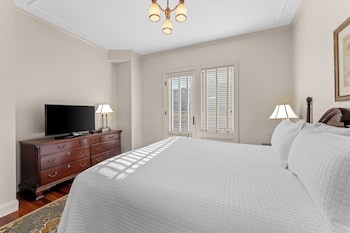 Corporate Suite - ONE QUEEN BED with Juliet Balcony - Penn's Landing Bridge View