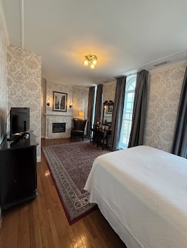 Premium Room, 1 QUEEN BED with the Riverview