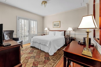 Standard Room, 1 Queen Bed with Juliet Balcony - Penn's Landing Bridge View