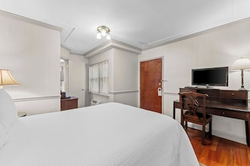 Corner Standard Room, 1 QUEEN BED