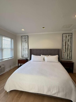 Standard Room-1 King Bed