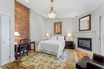 Premium Room, ONE QUEEN BED, JACUZZI with Juliet Balcony - Church Street View
