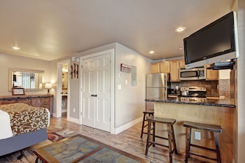Studio (Condominium)