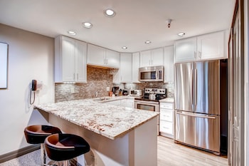 Premier Condo, 3 Bedrooms