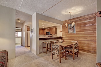 Condo, 1 Bedroom