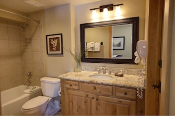 Condo, 2 Bedrooms