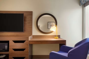 Standard Room, 1 King Bed, Non Smoking (Hearing Accessible)
