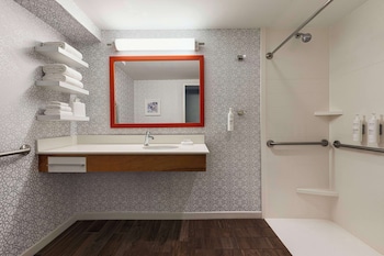 Standard Room, 1 King Bed, Accessible, Non Smoking (Roll In Shower, Hearing Accessible)