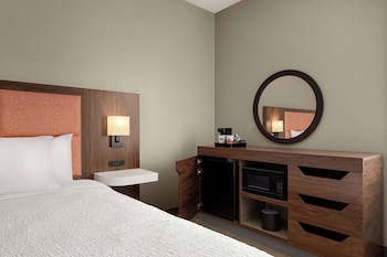 Standard Room, 1 King Bed, Accessible, Non Smoking (Bathtub)