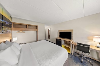 Economy Room, 1 Queen Bed