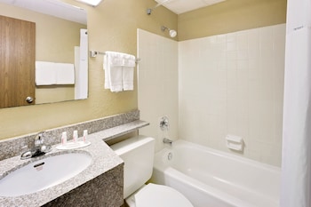 Economy Room, 1 Queen Bed
