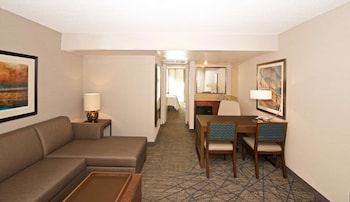 Suite, Multiple Beds (Larger Suite)