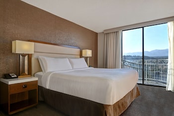 King Suite Mountain View