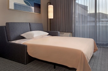 Room, 1 King Bed (Mobility/Hearing Accessible, Tub)