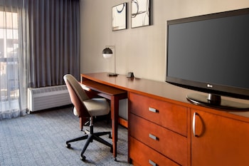 Room, 2 Double Beds (Mobility/Hearing Access, Roll-In Shwr)