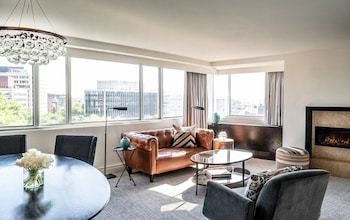 Signature Parkview Suite