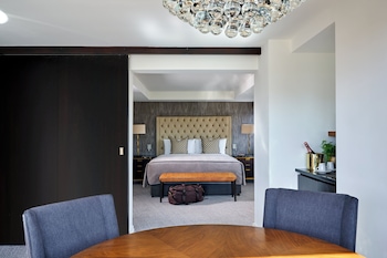 Signature Parkview Suite