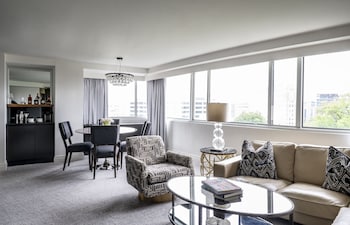 Signature Parkview Suite