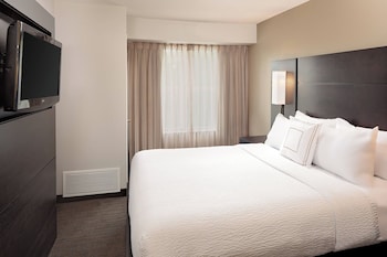 Suite, 2 Bedrooms (Mobility Accessible, Roll-In Shower)