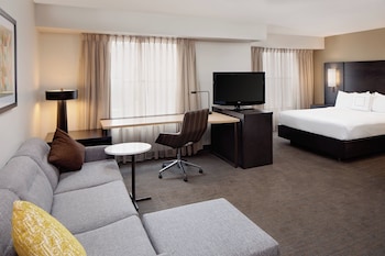 Studio, 1 Queen Bed with Sofa bed