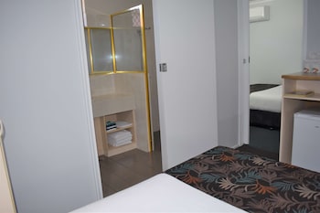 Family Room, 2 Queen Beds, Non Smoking