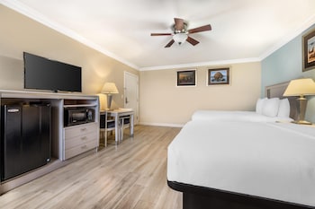 Standard Room, 2 Queen Beds, Non Smoking, Refrigerator