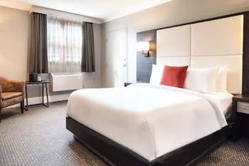 Standard Room, 1 Queen Bed, Accessible Bathtub (Mobility)