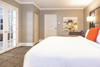 Suite, 1 Bedroom, Roll-in Shower (Mobility Accessible)