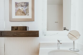 Premium Room, 1 King Bed, River View