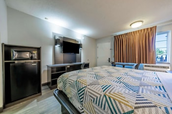 Standard Room, 1 King Bed, Non Smoking, Refrigerator & Microwave