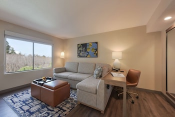 Suite, 1 Bedroom, Pool View (Double, High Floor)