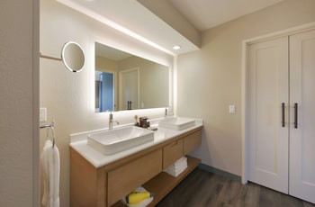 Premium Suite (King)