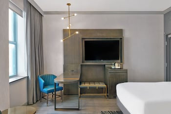 Room, 1 King Bed (Hearing Accessible)