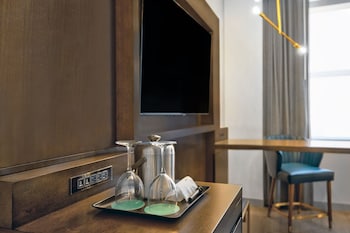 Room, 1 King Bed (Hearing Accessible)