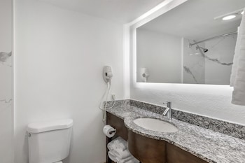 Standard Room, 2 Queen Beds, Refrigerator & Microwave, Courtyard View