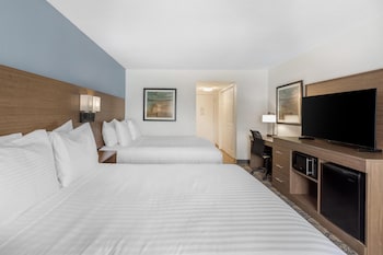 Standard Room, 2 Queen Beds, Refrigerator & Microwave (Walk-in Shower)