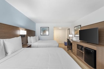 Standard Room, 2 Queen Beds, Refrigerator & Microwave, Courtyard View