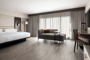 Executive Suite, 1 King Bed with Sofa bed, Balcony