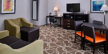 Suite, 1 King Bed, Non Smoking