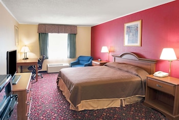 Room, 1 Queen Bed, Smoking (First Floor)