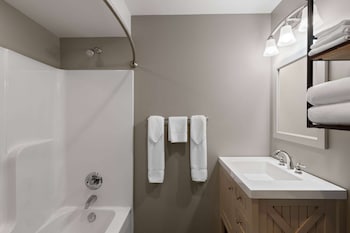 Suite, 1 King Bed, Non Smoking (First or Second Floor)