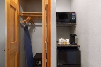 Room, 1 King Bed, Non Smoking (Dunefront, First Floor)