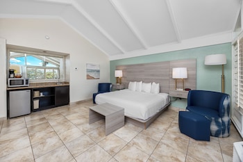 Standard Room, 1 King Bed, Non Smoking, Balcony (Larger Room)