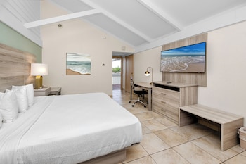 Standard Room, 1 King Bed, Non Smoking, Balcony (Larger Room)